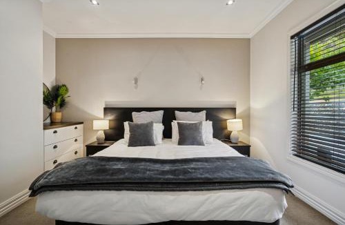 Cardrona Apartment | Cardrona Villa with Pool and Jacuzzi