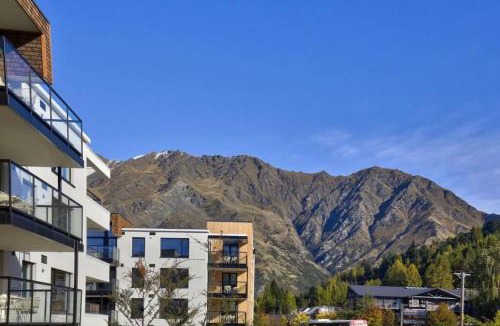 Arthur's Point Apartment | Mara Apartment at the base of Coronet Peak