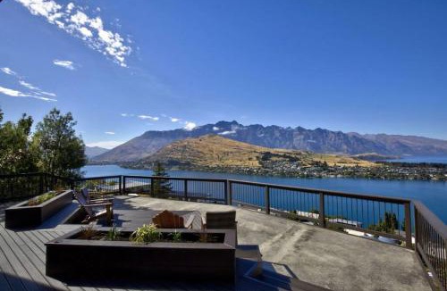 Queenstown House | Hensman Heights- family home with outdoor spa pool