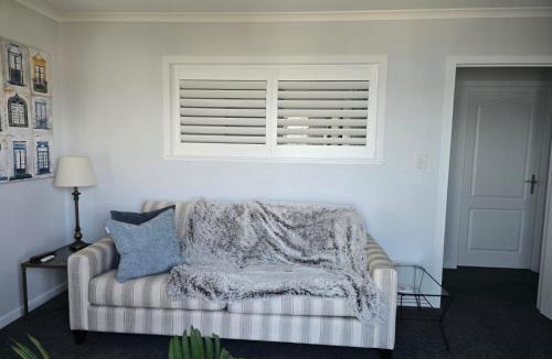 Bluff Hill House | A La Roslyn