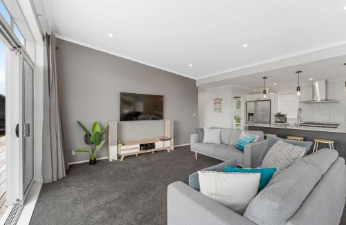 Motuoapa House | Parekaawa Playhouse - Motuoapa Holiday Home