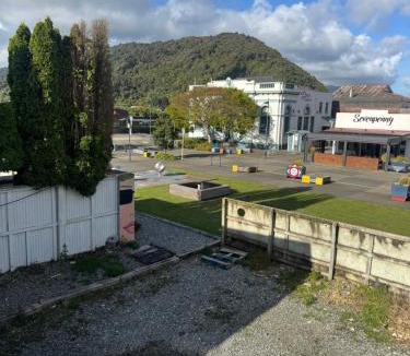 Greymouth Apartment | Modern Apartment in the heart of town