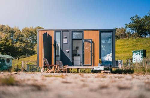 Stratford District House | Henge Cabin by Tiny Away