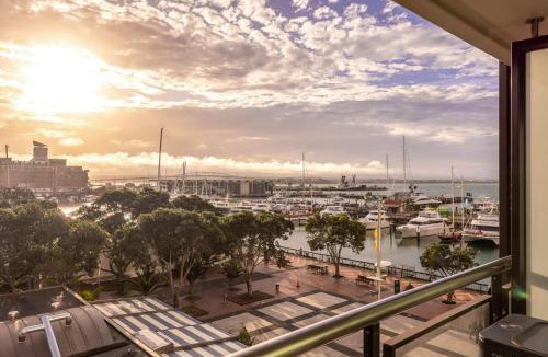 Auckland Central Business District Apartment | The Quays - Auckland Viaduct