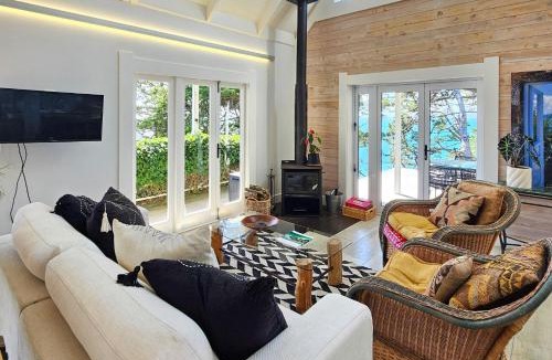 Onetangi House | Viewpoint - Stay Waiheke
