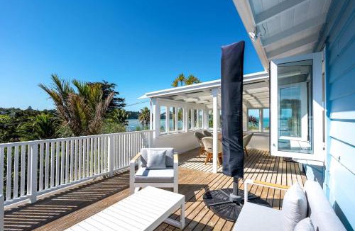 Surfdale House | Bluebelle - Stay Waiheke