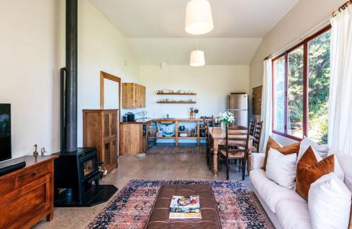 Onetangi House | The Vineyard Cottage at Cypress Ridge