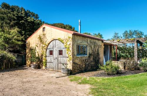 Onetangi House | The Vineyard Cottage at Cypress Ridge