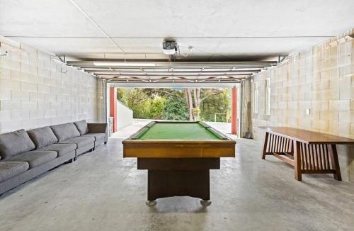 Whangarei House | Stylish Group Getaway with views! Hot tub, Games Room