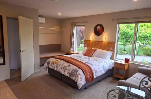 Te Anau Bed & Breakfast | Blue Ridge Studios and Bed & Breakfast