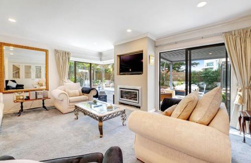 Orewa House | Orewa Beachside Escape - Backyard & BBQ