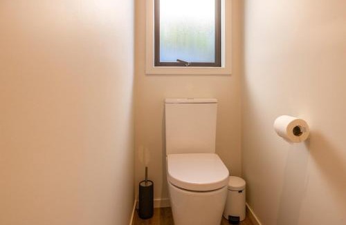 Onetangi Apartment | Waiheke Beachfront Apartment - Coast and Country