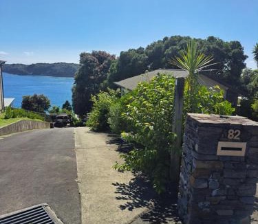 Hahei Ski Chalet | Cathedral Cove Cottage
