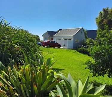 Hahei Ski Chalet | Cathedral Cove Cottage