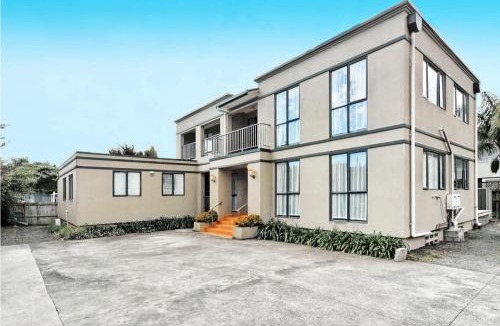 Kingsland House | Kingsland Spacious 10BR 6BH Home - RARE FIND