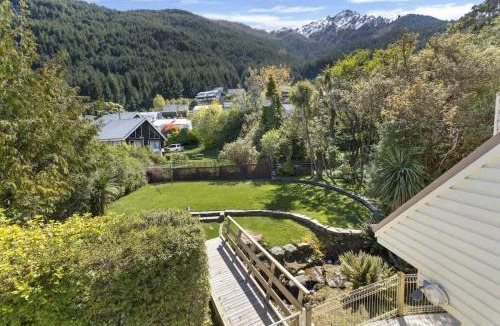 Sunshine Bay House | Sunshine Bay Lake Views