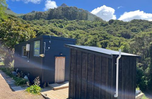 Christchurch District House | Off-Grid Tiny-House Escape - Manu Waiata