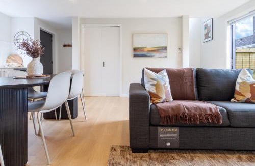 Saint Albans Apartment | Modern Family-Friendly Home Near St Albans Park