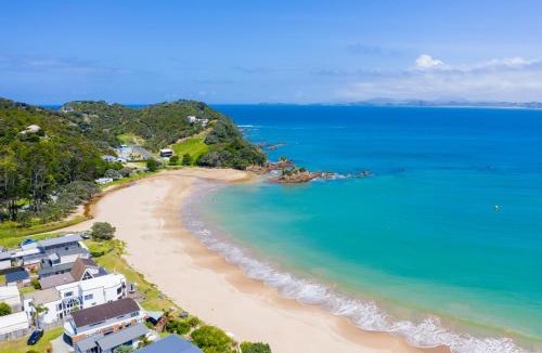 Tutukaka House | Seaviews and a stroll to Whanagaumu bay