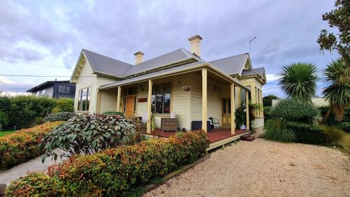 Oamaru Bed & Breakfast | Century House B & B flatlette