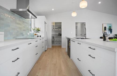 Tairua House | Coastal Drift - by the water
