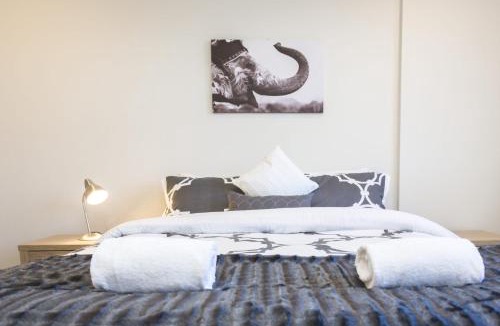 Rewa Apartment | The Strandon - loft style central apartment