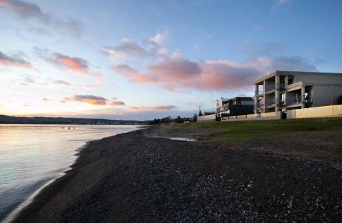 Waipahihi Hotel | Boulevard Waters