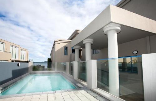 Waipahihi Hotel | Boulevard Waters