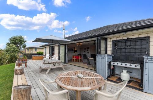 Ruakaka House | Home Away From Home - Ruakaka Escape