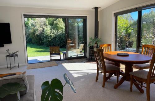 Albert Town House | Warm, sun filled apartment