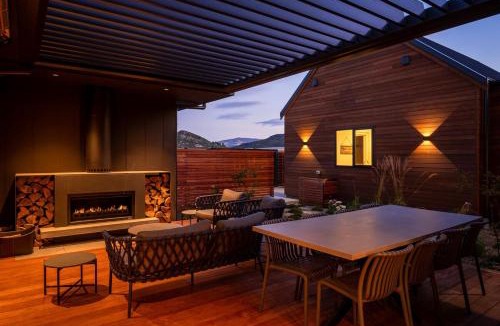 Wanaka House | Four-Bedroom Alpine Retreat with Two Living Areas
