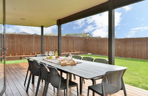 Wigram House | Spacious Family & Group Retreat - Wigram Residence