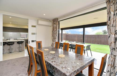 Wigram House | Spacious Family & Group Retreat - Wigram Residence