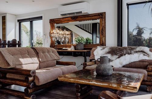 Greymouth House | The Black Barn - Panoramic, Private & Luxury