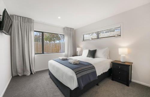 Rainbow Point House | Location on Point - Taupo