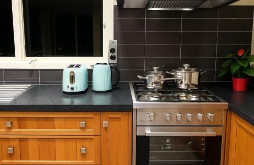 Frankton Apartment | Lakeside Retreat with Swim Spa