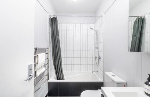 Petone Apartment | Sunny 3BR Petone Apt - Close to Shops Transit