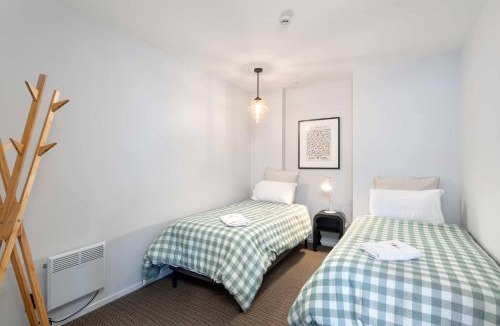 Petone Apartment | Sunny 3BR Petone Apt - Close to Shops Transit