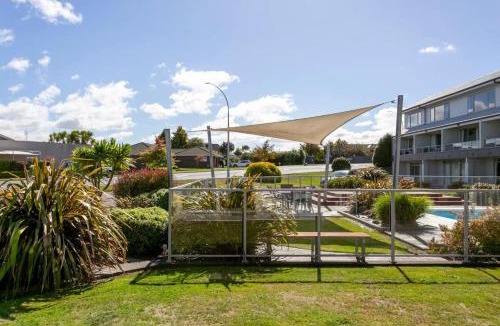 Two Mile Bay Apartment | Lakeside Gem - Your Modern Retreat