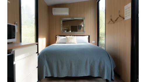 North Loburn House | Loburn Retreat - Water's Edge by Tiny Away