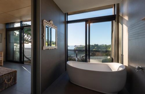 Whananaki North Villa | Hauora, beachfront in Moureeses Bay Northland