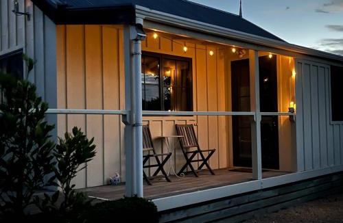 Martinborough Villa | Dara Vineyard Cottage