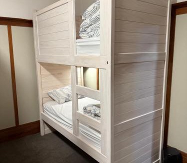 Dunedin City Centre Hostel | Manor on the Park Backpackers