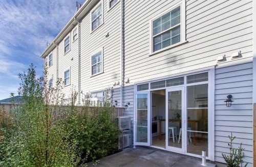 Christchurch Apartment | Luxe City Stay, Sleeps 7, Free Car Park