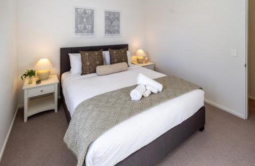 Christchurch Apartment | Luxe City Stay, Sleeps 7, Free Car Park
