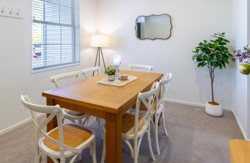 Christchurch Apartment | Luxe City Stay, Sleeps 7, Free Car Park
