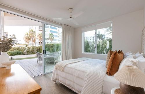 Mount Maunganui Apartment | Sunny Courtyard Dreaming Downtown with Pool & Gym