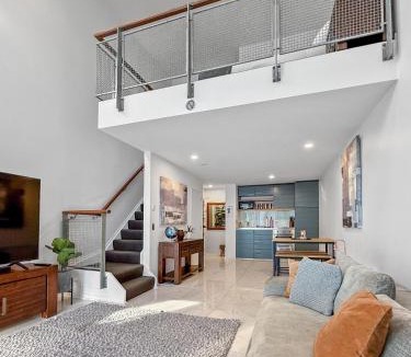 Parnell Apartment | Parnell Escape l Enormous Loft Apartment l Shops