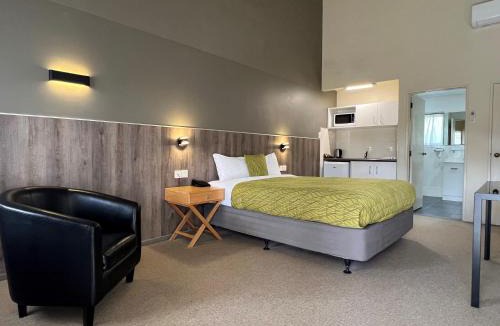 Mangere Hotel | Airport Manor Inn
