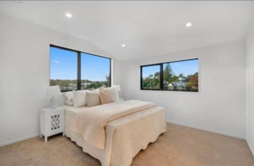 Glenfield Villa | The Quiet Grove-Auckland